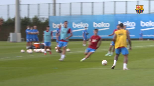 Ronald Araujo back at work